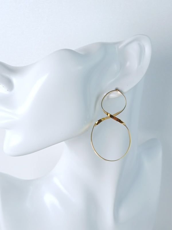 ジオメトリックフープピアス