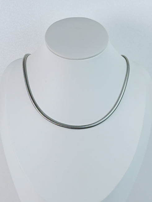 White Rhodium Lizard Ribbon Choker
