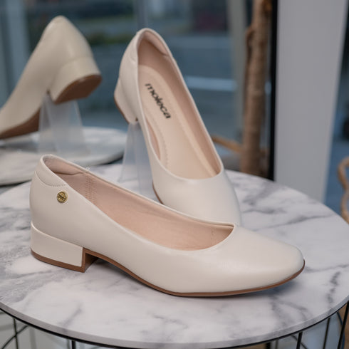 Moleca Off White Flat