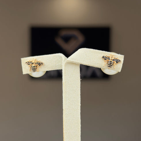 ミツバチとパールのピアス
