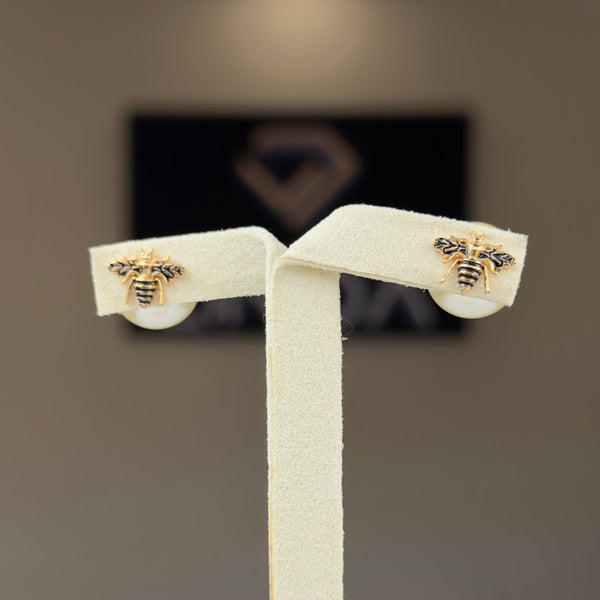 ミツバチとパールのピアス