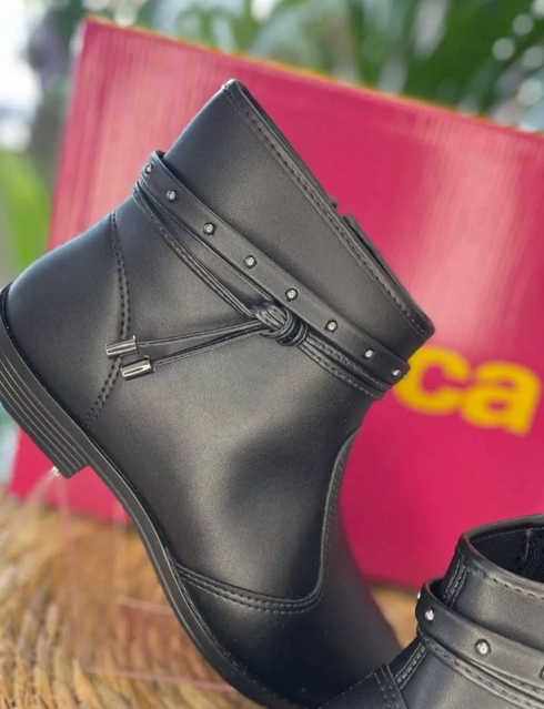 Bota Moleca Salto Baixo