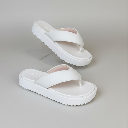 モレカ オフホワイト フラットフォーム サンダル 2cm