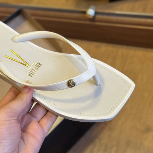 Vizzano オフホワイト ロゴ入りサンダル